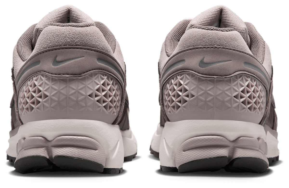 Nike Zoom Vomero 5 SE LOS SD - Men's - College Grey/Med Ash/Cave Stone