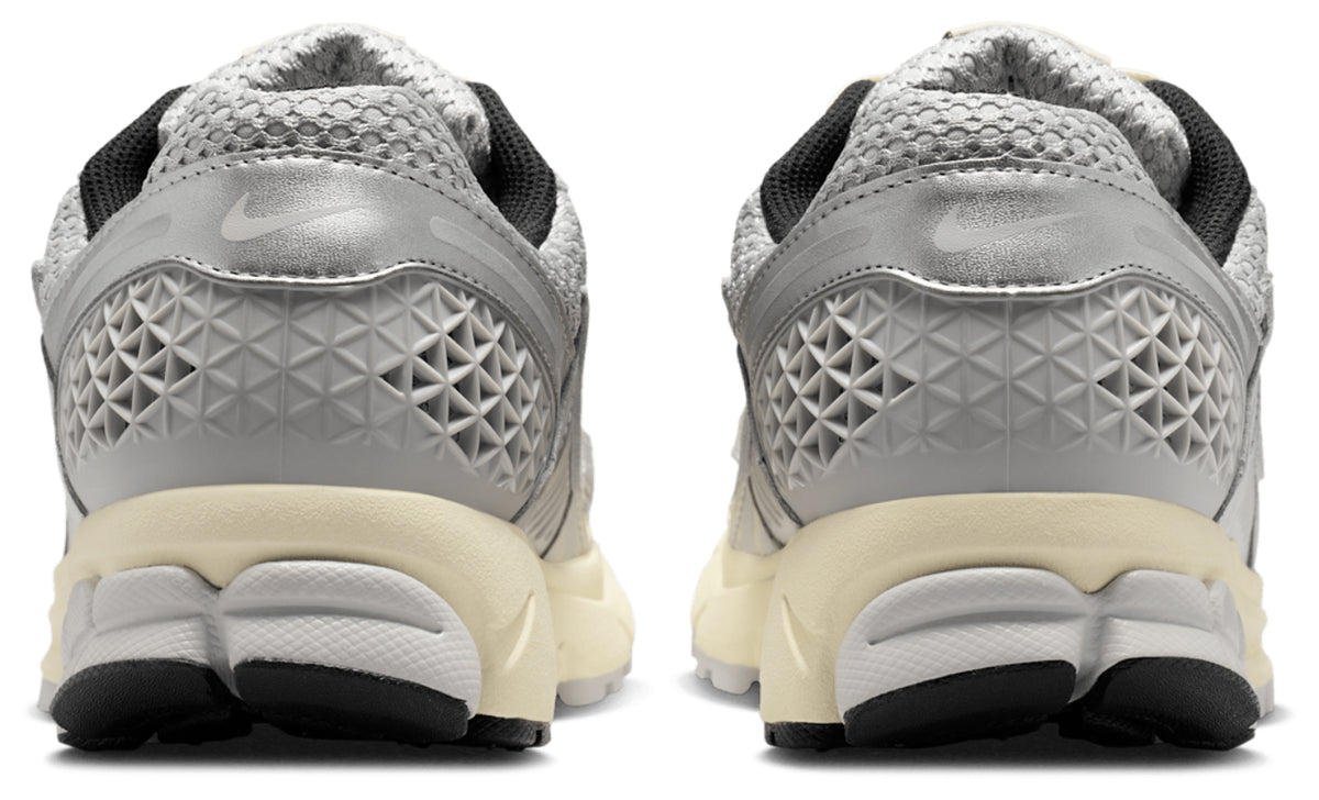 Nike Zoom Vomero 5 - Men's - Grey Fog/Chrome/Metallic Silver