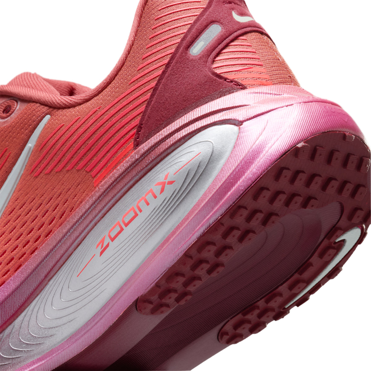 Nike Vomero 18 - Women's - Lt Redwood/Barely Green/Brt Crimson